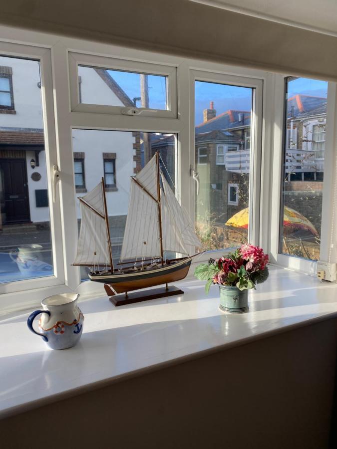 Trafalgar, Lovely Ground Floor Flat With Outside Patio Garden, Minutes Walk To Seafront Сивью Экстерьер фото